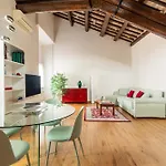 Pantheon Chic Loft By Romeloft Апартаменты
